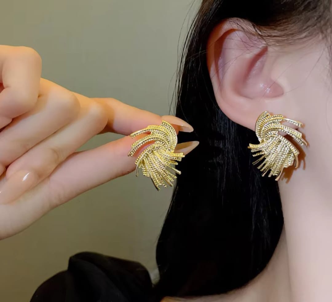 Aurelia Swirl Korean Stud Earings